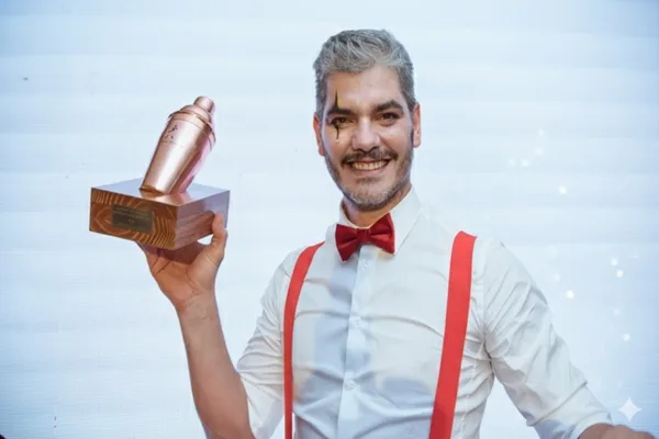 Matías Supán: La maestría detrás de la coctelería chilena